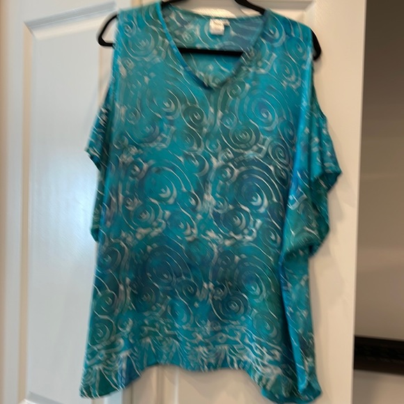 Hand Kreation Other - New one size turquoise print cold shoulder beach cover up